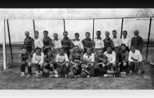 Drużyny KS Szyby Jankowice i ... przed meczem - lata 30-te ub. wieku