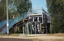 Pomost po remoncie nad torami, pomiędzy osiedlami - 2015 rok (ze zbiorów własnych).