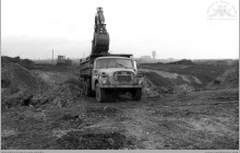 Lata 70-te ub. - 1) Załadunek skały płonnej na hałdzie KWK "Jankowice" – (ze zbiorów kopalni/fot. Zenon Keller)