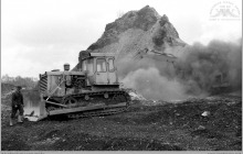 Lata 70-te ub. - 2) Załadunek skały płonnej na hałdzie KWK "Jankowice" – (ze zbiorów kopalni/fot. Zenon Keller)