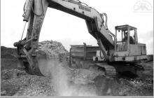 Lata 70-te ub. - 3) Załadunek skały płonnej na hałdzie KWK "Jankowice" – (ze zbiorów kopalni/fot. Zenon Keller)