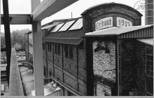 Lata 70-te ub. - Jeden z najstarszych napisów na budynku kotłowni, zachowany do naszych czasów – (foto ze zbiorów M. Semana)