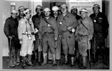 Lata 80-te ub. wieku - Nadsztygarzy i szt. oddziałowi po wyjeździe - (foto ze zbiorów L. Adamczyka)