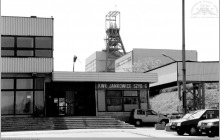 1998 - Brama główna rejonu szybu VI - (foto ze zbiorów kopalni)