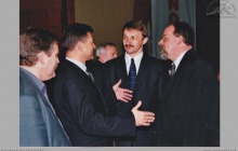 2000 - Naczelny Inżynier Kopalni mgr inż. Stanisław Konsek i dyr. ds. pracy mgr Jerzy Janczewski podczas rozmowy z przewodniczącym NSZZ „Solidarność” Marianem Krzaklewskim - (foto ze zbiorów kopalni)